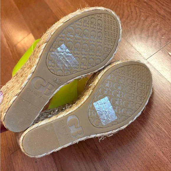 Gianni Bini Bright Neon Yellow Slide Sandals. Size women’s 7 1/2 - Picture 6 of 9